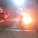 Atentado sicarial en el barrio Villate dejó un herido: comunidad prendió la moto de los señalados sicarios