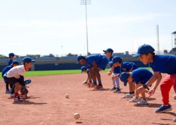 Caimanes lanzó su club de béisbol menor en tres categorías