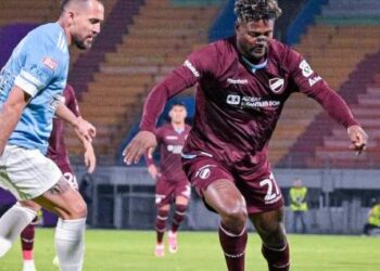 Dairon Asprilla celebraba en goleada de Bolívar al Aurora y recibió con actos de racismo