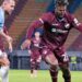 Dairon Asprilla celebraba en goleada de Bolívar al Aurora y recibió con actos de racismo