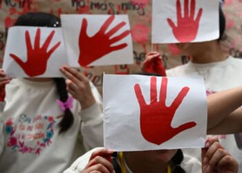 El crimen organizado recluta cada vez más niños en Colombia. Así lo hace, según un informe de HRW