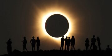 El eclipse solar de este miércoles, en imágenes