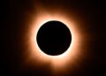 El miércoles se podrá observar un raro eclipse solar total al atardecer, visible para millones de personas