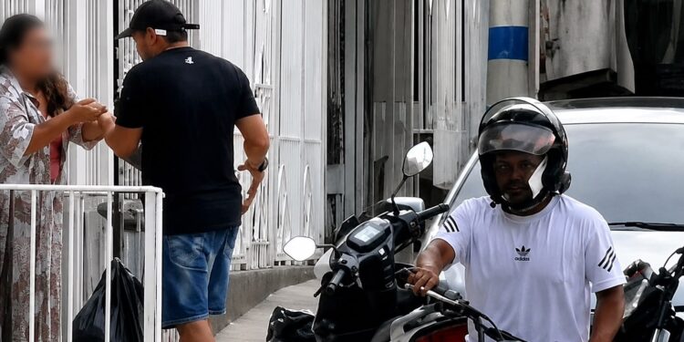 En video quedó registrado cómo sujetos en moto atracaron a una mujer en el barrio Las Palmas, Barranquilla