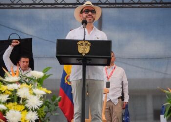 "Funcionario que resulte envuelto en un escándalo, para fuera y a responder": De La Espriella
