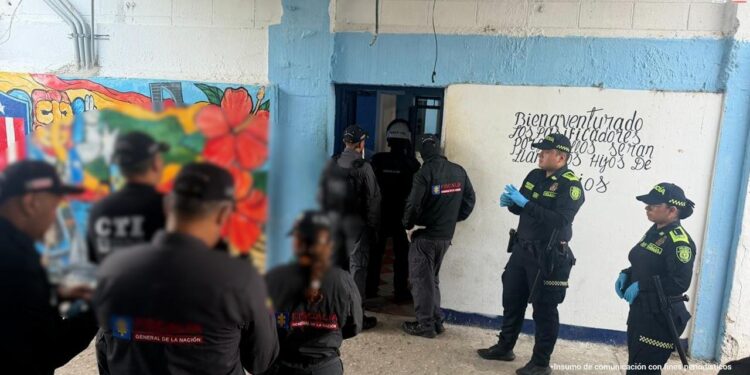 Incautan celulares, tarjetas SIM y estupefacientes durante allanamientos en cárceles de Barranquilla y Valledupar