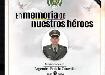Jornada violenta en Colombia: matan a jefe policial y atacan peaje, mientras el Gobierno traslada a 117 presos de alto perfil