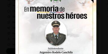 Jornada violenta en Colombia: matan a jefe policial y atacan peaje, mientras el Gobierno traslada a 117 presos de alto perfil