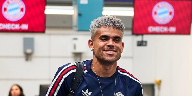 Luis Díaz, con nuevo look, viajó a gira por Asia con el Bayern Múnich