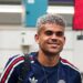 Luis Díaz, con nuevo look, viajó a gira por Asia con el Bayern Múnich