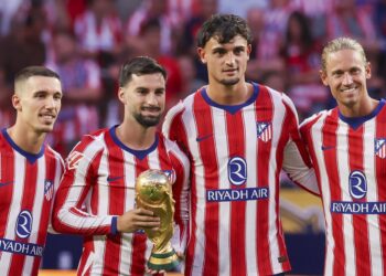 Minuto de silencio por víctimas del terremoto antes del partido Atlético–Málaga