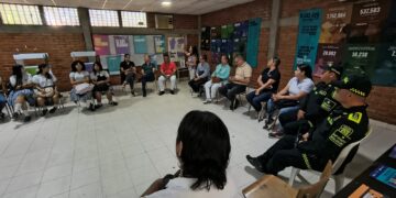 Policía alerta a estudiantes de Aguachica sobre trata de personas y riesgos en redes sociales