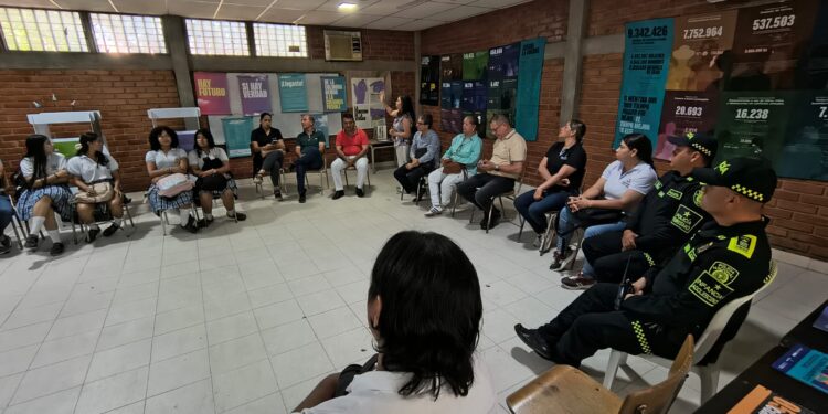 Policía alerta a estudiantes de Aguachica sobre trata de personas y riesgos en redes sociales