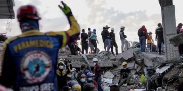 Sismo de magnitud 7,4 sacude Colombia, en vivo: reacciones al temblor, número de muertos, noticias y más