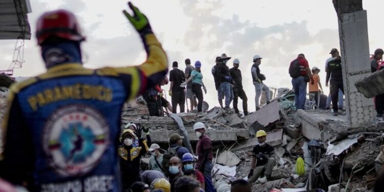 Sismo de magnitud 7,4 sacude Colombia, en vivo: reacciones al temblor, número de muertos, noticias y más
