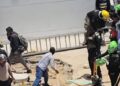 Tragedia laboral en Soledad: dos operarios mueren y tres resultan heridos durante trabajos de alcantarillado