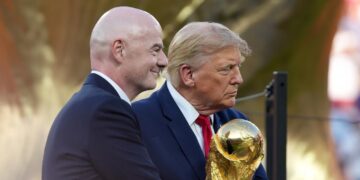 Trump dice que reemplazar a Infantino sería "un terrible error"
