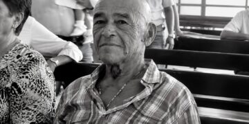 “Un motociclista lo arrolló y lo dejó tirado”: muerte de adulto mayor tras siniestro en el barrio La Luz