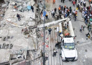 Venezuela ofrece envío de rescatistas y ayuda humanitaria a Colombia por el terremoto