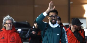 Vozinha causa revuelo a su llegada a Chile para jugar con Colo Colo