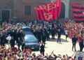 una multitud emocionada despide en Milan a Franco Baresi