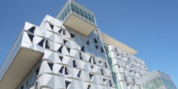 Esta universidad desarrolló un programa de IA antes de ChatGPT. Ahora quiere ayudar a otras instituciones a hacer lo mismo